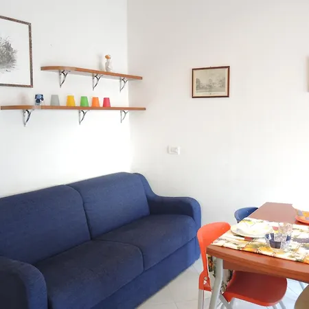 Foyer Apartment *